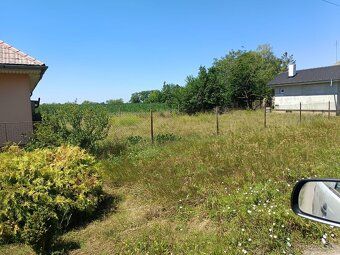 Na predaj časť pozemku o približnej výmere cca 2 000 m². Pre