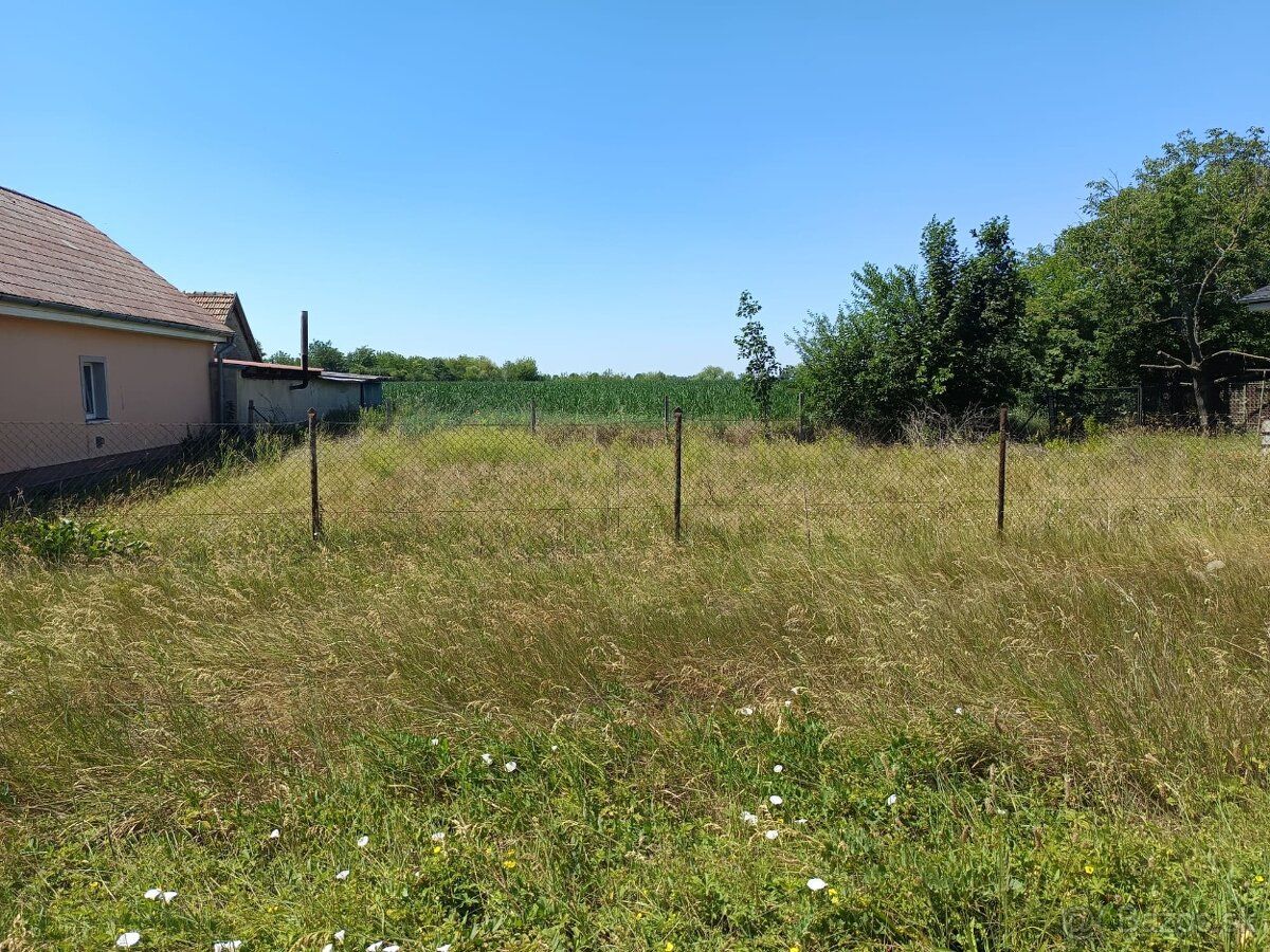 Na predaj časť pozemku o približnej výmere cca 2 000 m². Pre