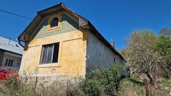 Prodám starší RD s pozemkem o ploše 1156 m2. Pozemek s