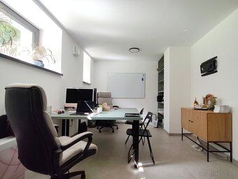 Продається свіжо відремонтований нежитловий простір з