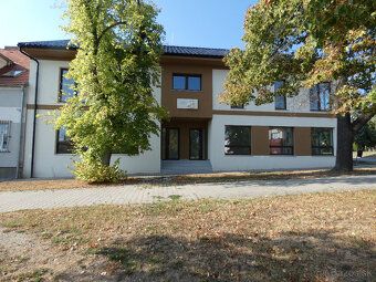 We offer for rent a spacious commercial space in a new