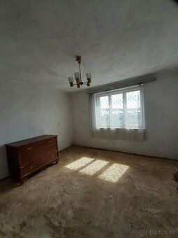 Na prodej nabízíme rodinný dům z roku 1971 v původním stavu