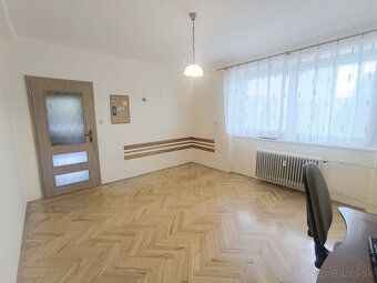 Typ: 3-pokojový byt Ulice: Náměstí 1. května Obec: Valaská