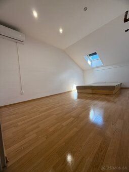Даю в аренду 2 комнатную 50 м² мансардную квартиру без