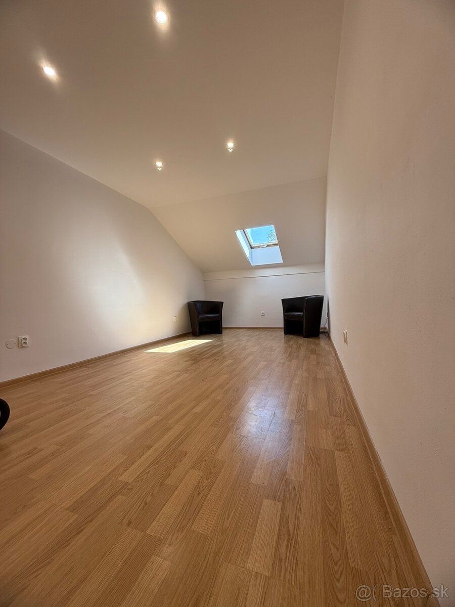 Даю в аренду 2 комнатную 50 м² мансардную квартиру без