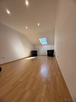 Даю в аренду 2 комнатную 50 м² мансардную квартиру без