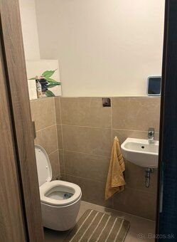 🏡 Hledá se spolubydlící do sdíleného pokoje v Petržalce