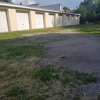 Měním k pronájmu 280 m² skladu - dílny v centru Piešťan