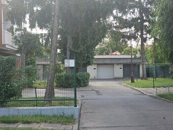 Měním k pronájmu 280 m² skladu - dílny v centru Piešťan