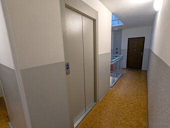 Просторна 2-кімнатна квартира з великою лоджією та