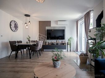 Prestižní novostavba k pronájmu: Užijte si luxusu, zahradu