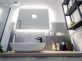Prestižní novostavba k pronájmu: Užijte si luxusu, zahradu