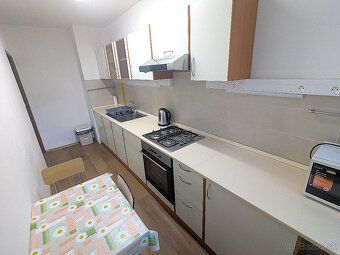 PEKNÝ ZREKONŠTRUOVANÝ 2 IZBOVÝ BYT NA PRENÁJOM V BLÍZKOSTI C