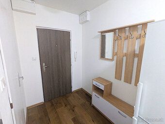 PEKNÝ ZREKONŠTRUOVANÝ 2 IZBOVÝ BYT NA PRENÁJOM V BLÍZKOSTI C