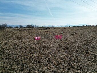 Na prodej nabízíme rovinatou parcelu o ploše 1000 m2 u