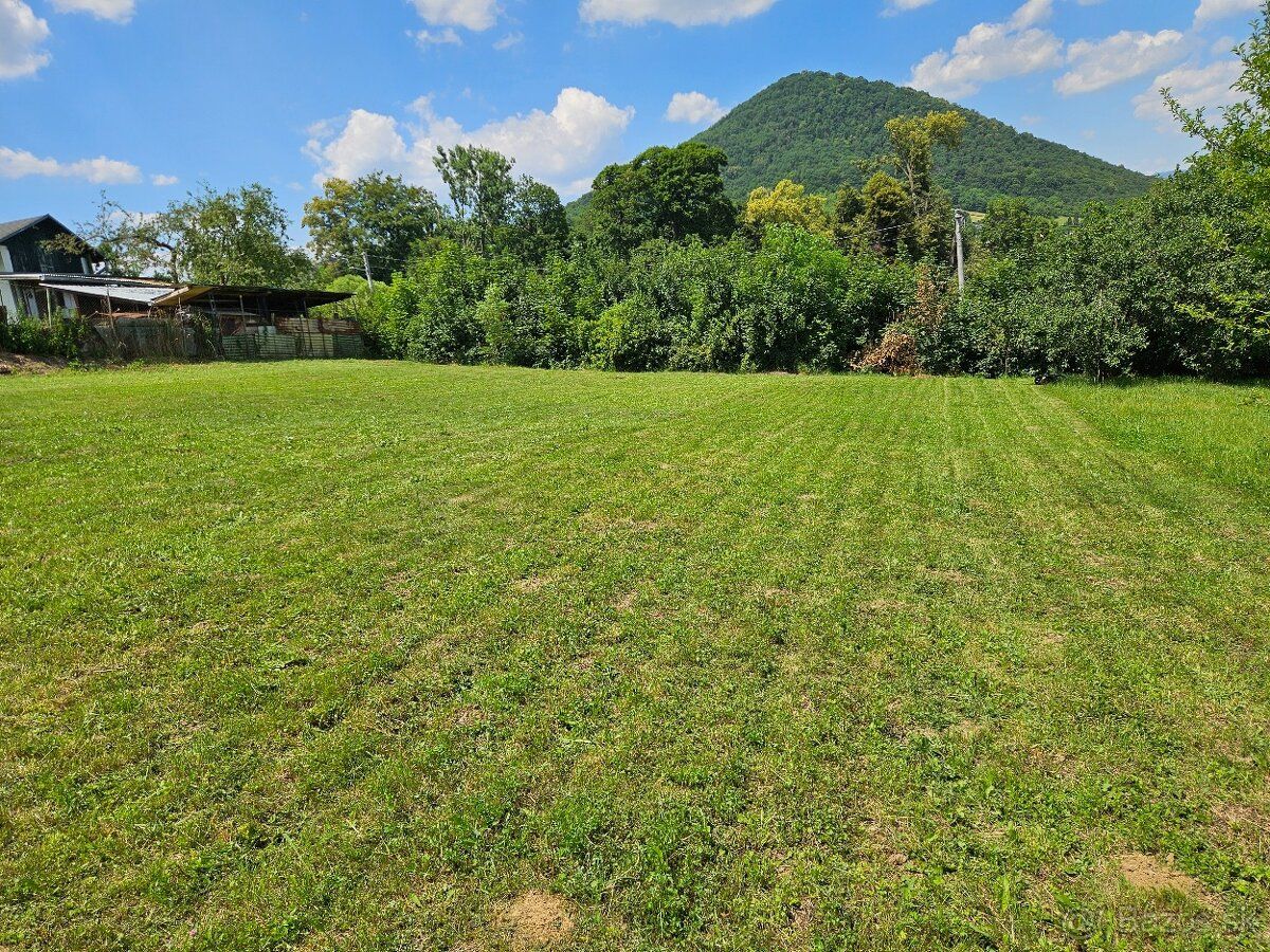 Nabízím k prodeji pozemek o výměře 882 m2 za cenu