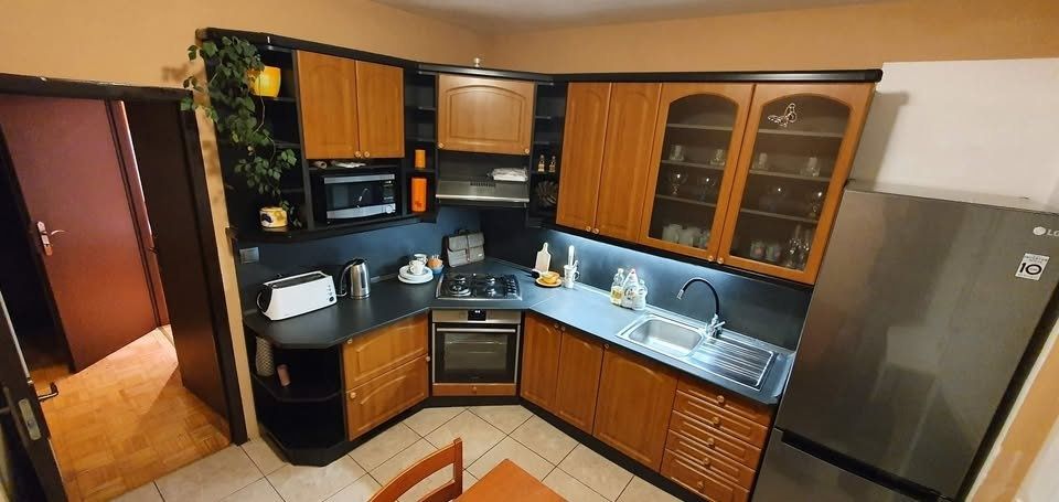 Oferuję na wynajem dużą samodzielną nieprzekraczaną izbę w