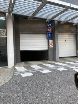 Wynajmę miejsce parkingowe w budynku mieszkalnym Włarska