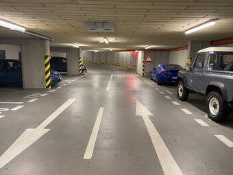 Wynajmę miejsce parkingowe w budynku mieszkalnym Włarska