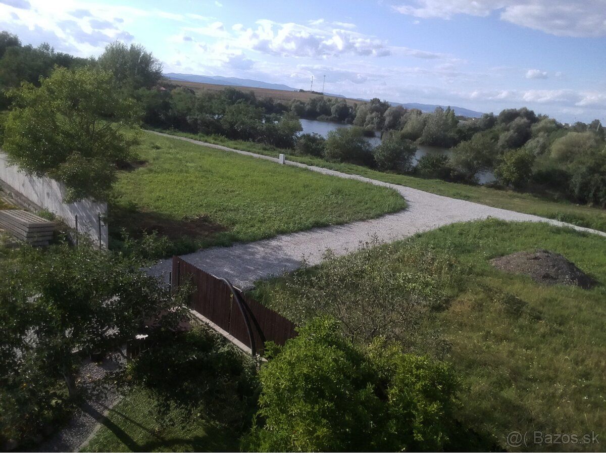 Sprzedam piękną płaską działkę budowlaną w miejscowości