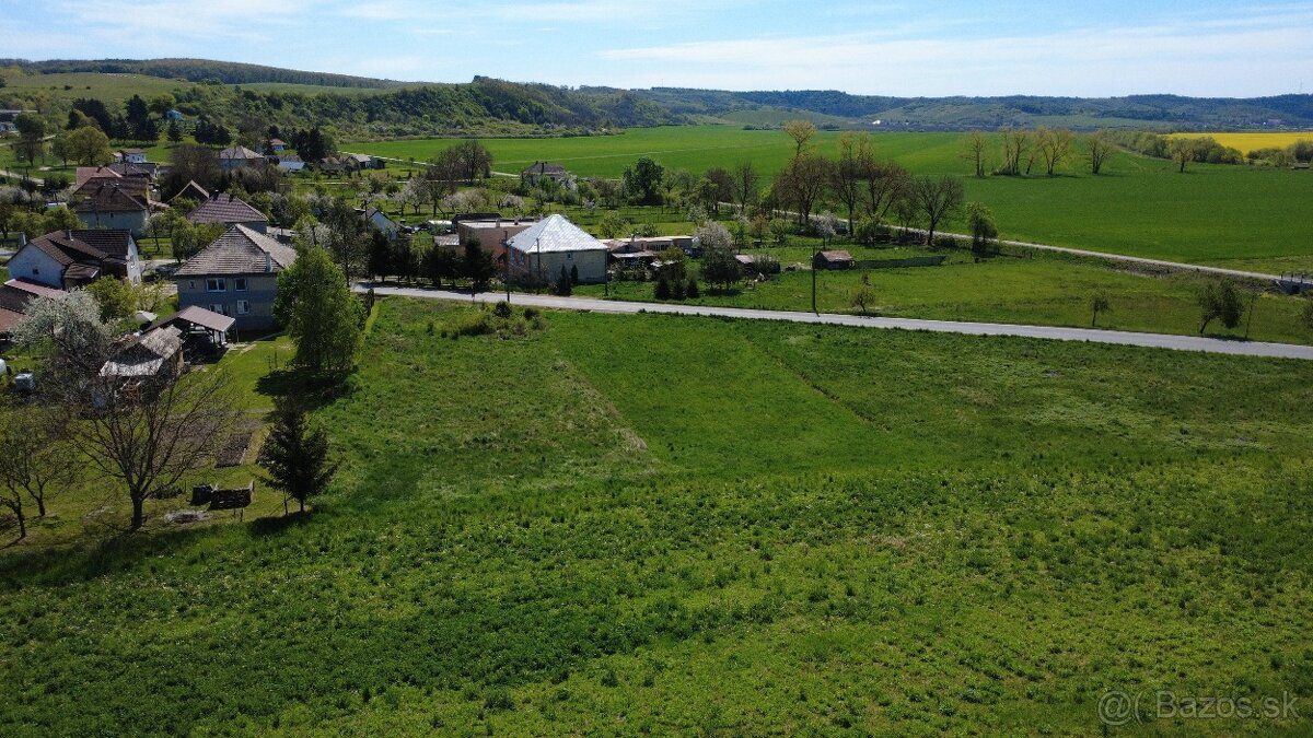 Nabízím k prodeji pozemek v obci Sušany o ploše 871 m² za