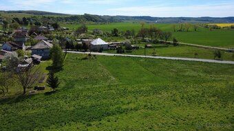 Nabízím k prodeji pozemek v obci Sušany o ploše 871 m² za