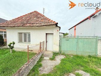 EXKLUZIVNĚ nabízíme k prodeji starší rodinný dům v původním