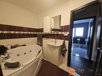 Nabízíme k prodeji prostorný 3-pokojový byt o ploše 72 m²