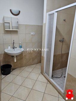 XEMAR (або 0915, 870 350), пропонує в оренду великий
