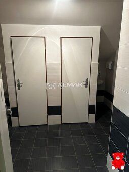 XEMAR (, lub 0944, 107 803) oferuje na wynajem kompleks