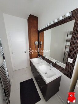 XEMAR (або 0915, 870 350), пропонує на продаж сучасну