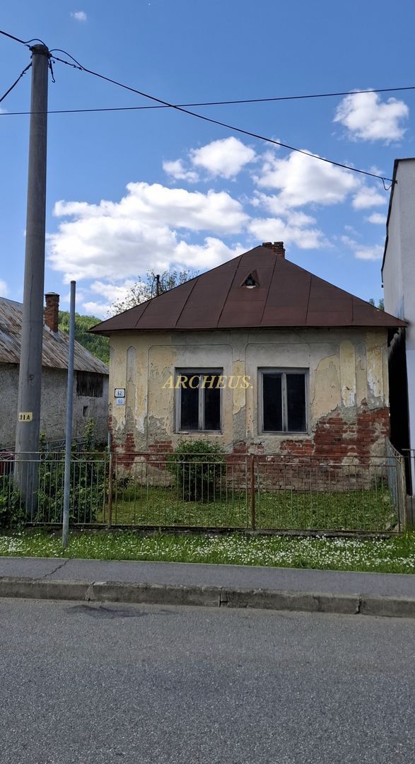V pěkném prostředí obce Zbudské Dlhé vám nabízíme k prodeji