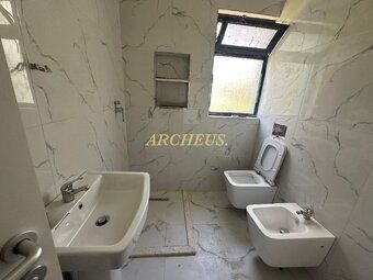 3-IZBOVÝ KOMPLETNE ZREKONŠTRUOVANÝ APARTMÁN S TERASOU
