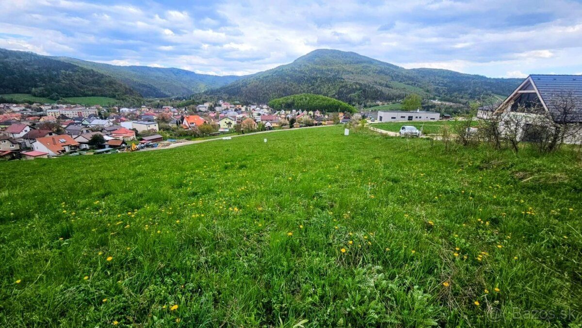 Nabízíme k prodeji krásnou stavbu pozemek o ploše 2540 m² v