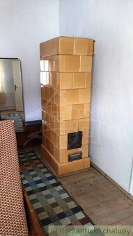 Сільський будинок у рядовій забудові знаходиться в