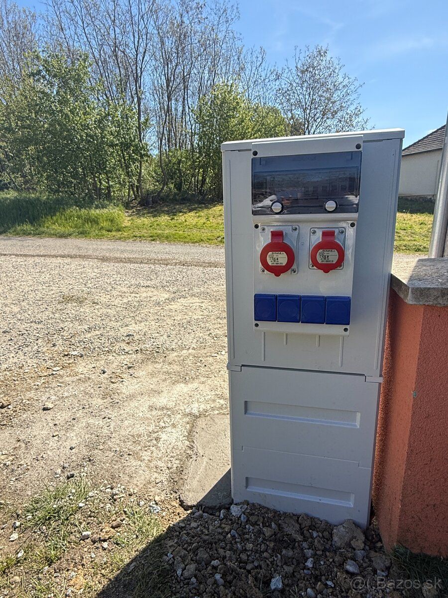PLÁTĚNÝ STAVEBNÍ POZEMEK V SLEPÉ ULICI POD LESEM - OBCE