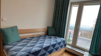 Nabízíme k prodeji krásný a slunný 3-pokojový apartmán v
