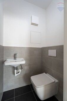 EXKLUZIVNĚ POUZE U NÁS! Realitní kancelář RE/MAX nabízí k