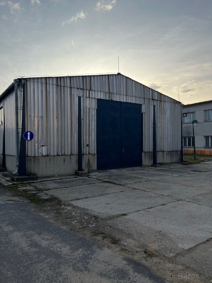 Pronajímáme halu 480 m2 ve výborném stavu. Hala se nachází