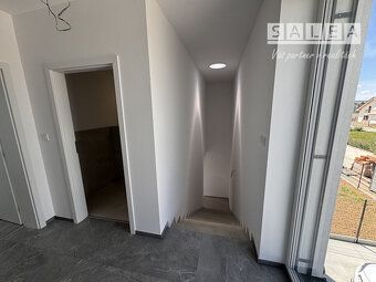 Typ: 3-pokojový byt Ulice: - Obec: Krakovany ProdejA - Váš