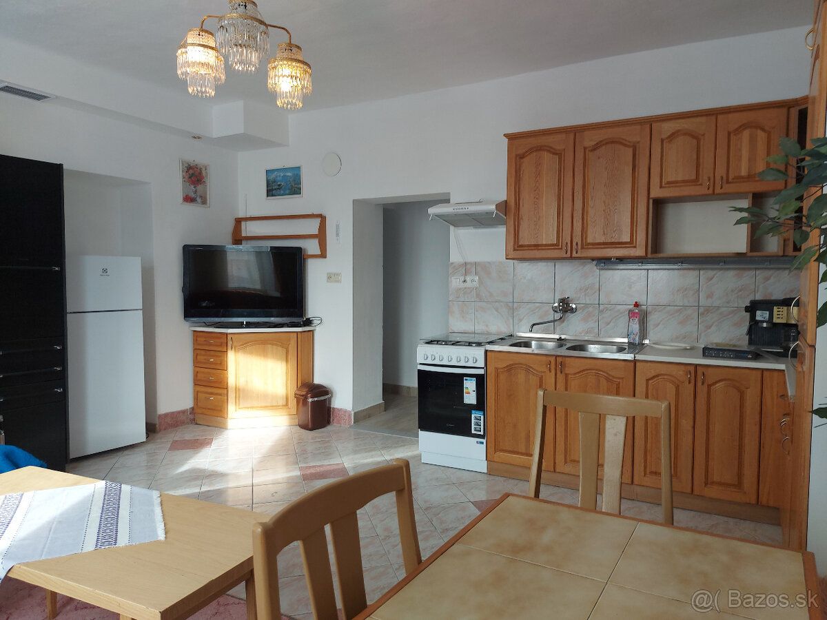 Здається в оренду 1,5 кімнатна квартира 45 м².Лише 5 км від