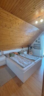 Nabízíme k prodeji rodinný dům s altánkem, zděným krbem