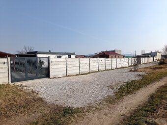 Cena 89.000 eur. Stavební pozemek o šíři 20 metrů! Na této