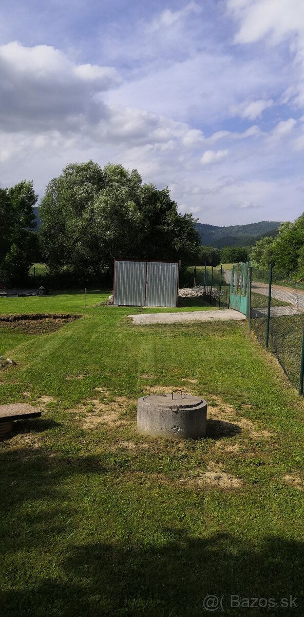 Prodám pozemek v obci Chyžné. Plocha pozemku přesahuje 2000