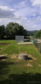 Prodám pozemek v obci Chyžné. Plocha pozemku přesahuje 2000
