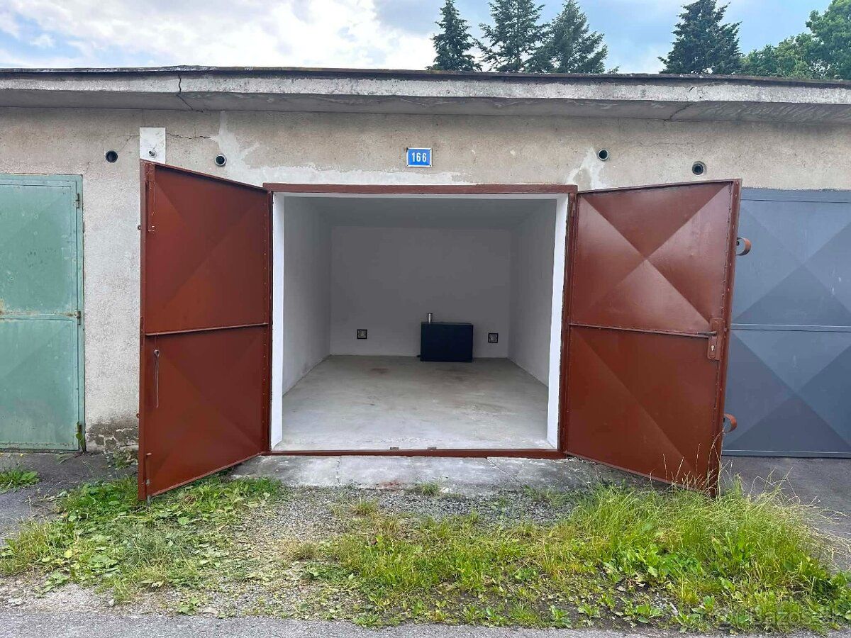 RK SPIRIT nabízí k pronájmu prostornou garáž o ploše 24 m2