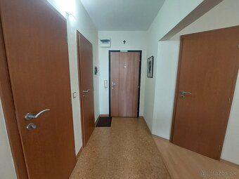 Oferujemy na sprzedaż ładnie wyremontowane 3-pokojowe