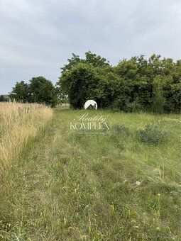 Typ: Działka budowlana dla domów jednorodzinnych Dzielnica