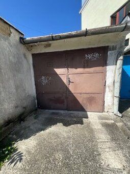 Nabízím k pronájmu prostornou garáž o ploše 38 m² ve Vodní