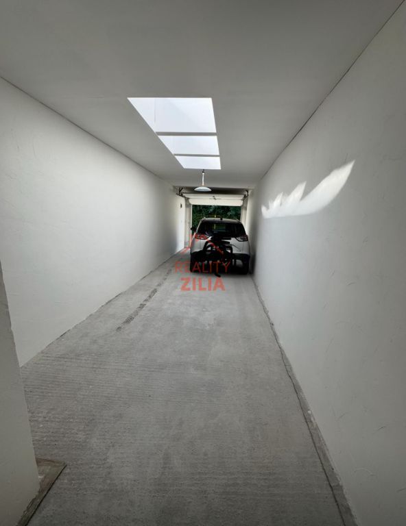 Nabízím k pronájmu prostornou garáž o ploše 38 m² ve Vodní